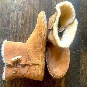 Ugg boots with side toggle closure
